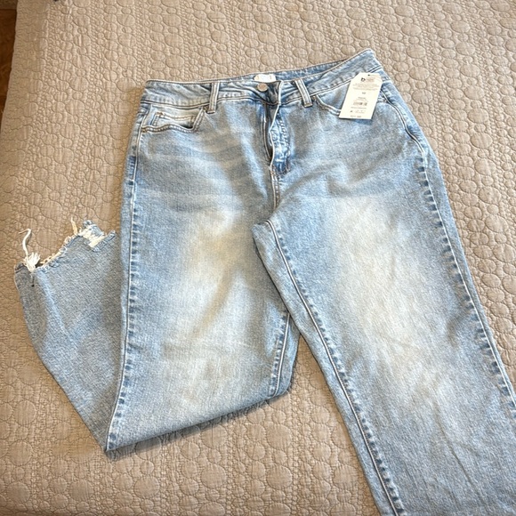 Time & Tru High Rise Straight Regular - Picture 1 of 4